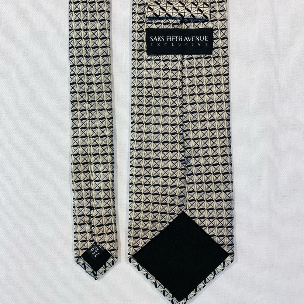 Saks Fifth Avenue men’s silk tie